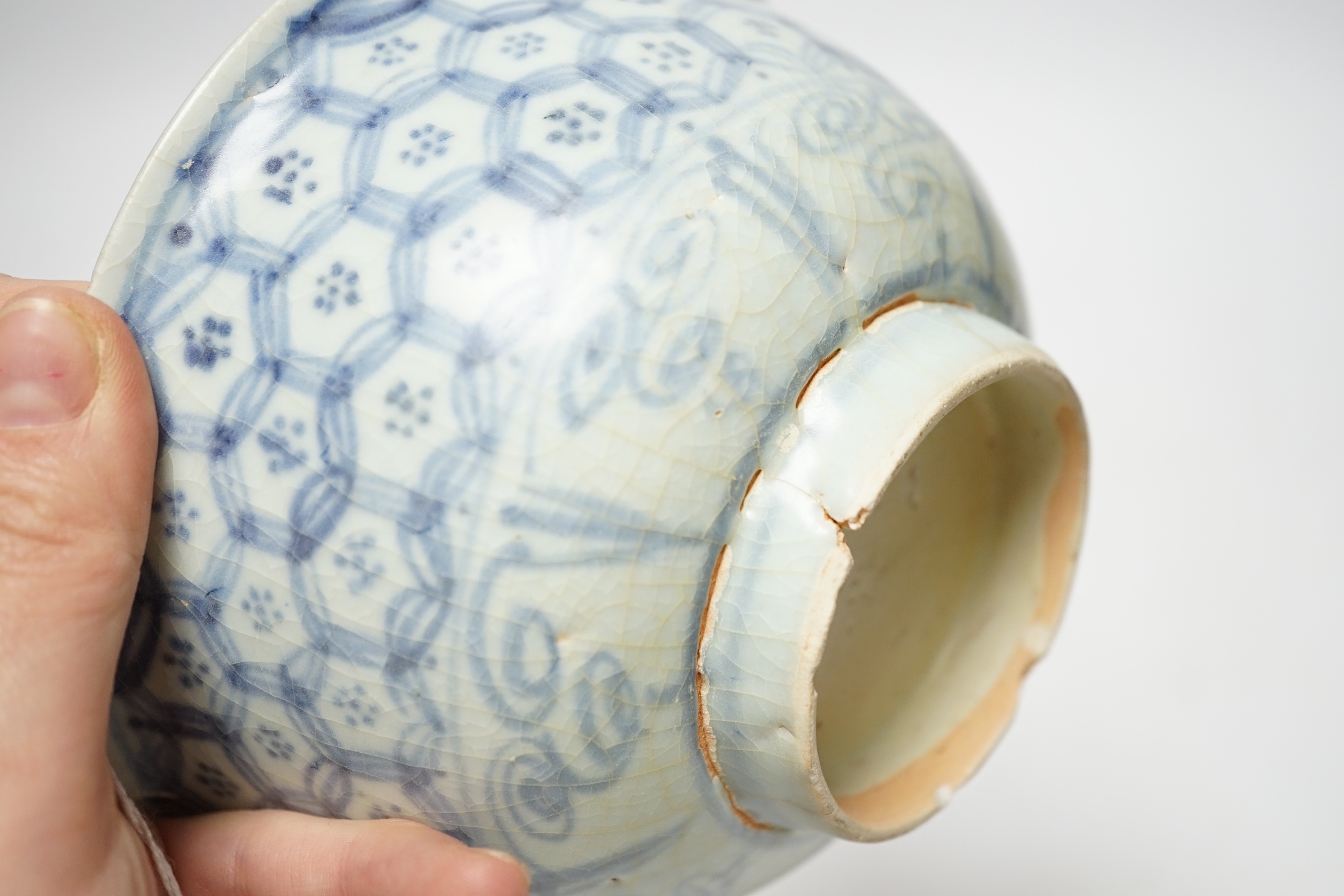 A Chinese blue and white bowl, 15th century, Ming dynasty, 14cm diameter
